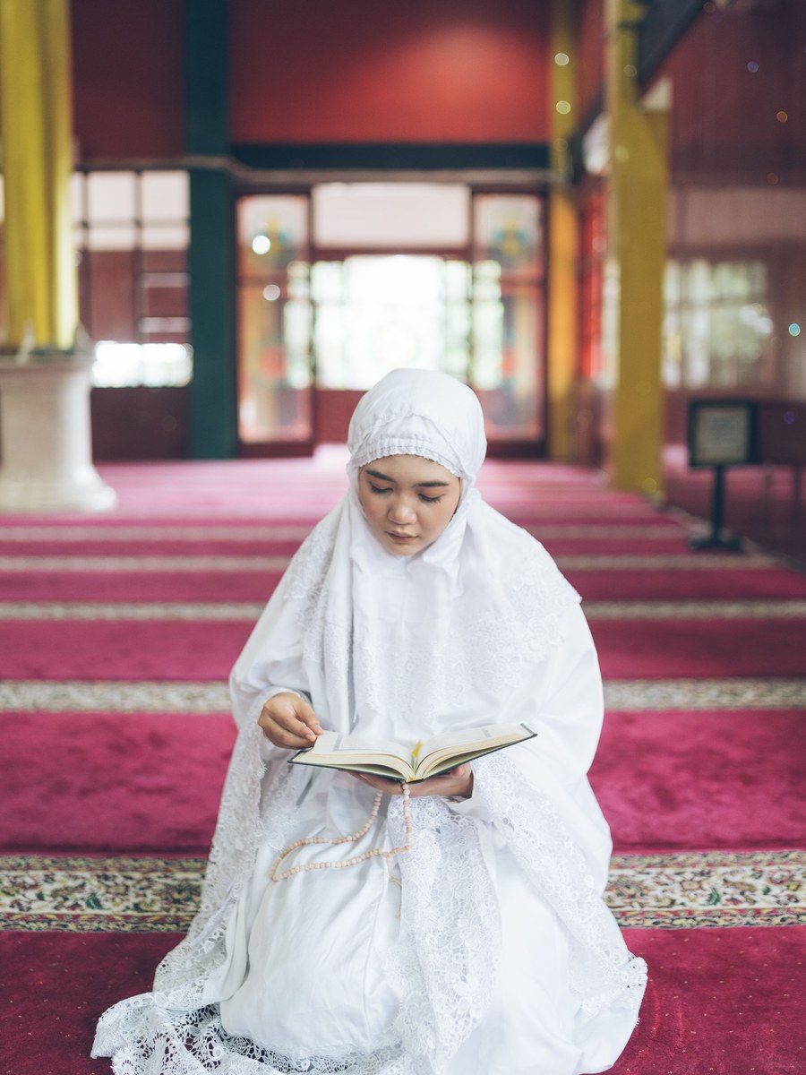 Ananda membaca Al-Qur'an