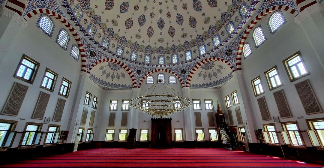 Aula Masjid Al-Hikmah