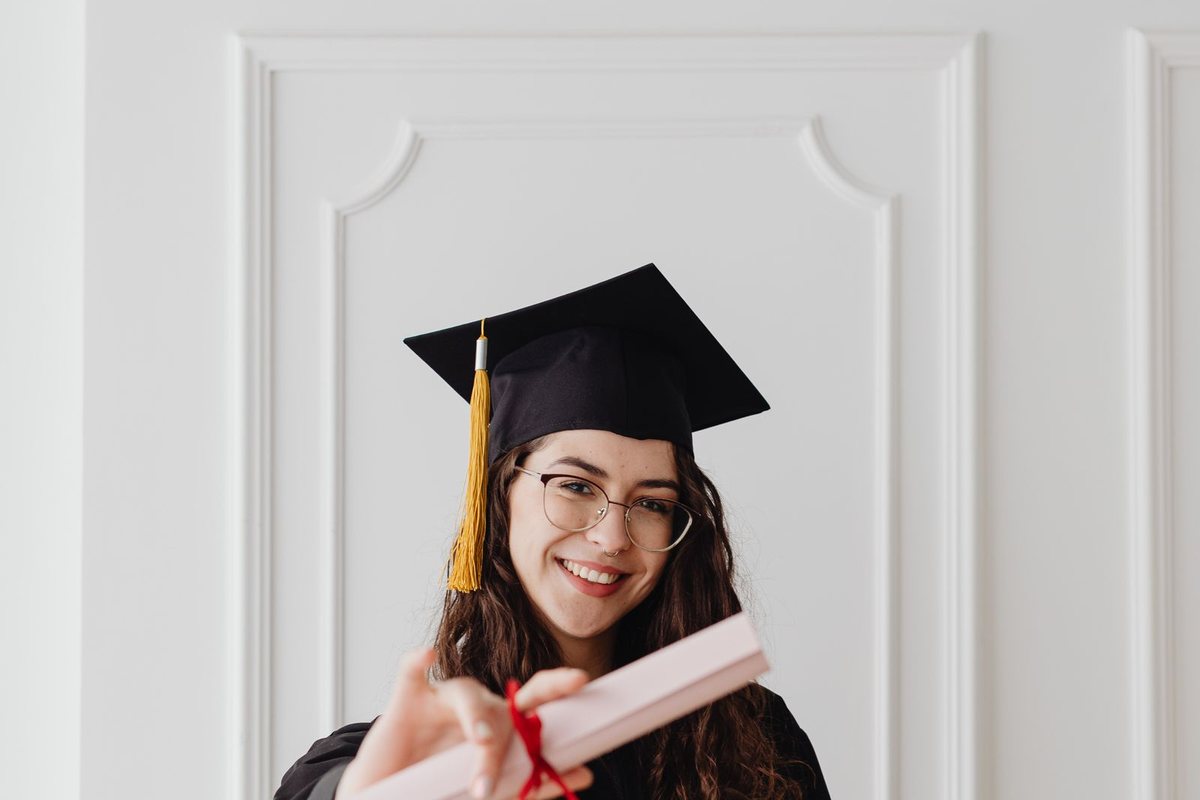 Wisudawan berprestasi