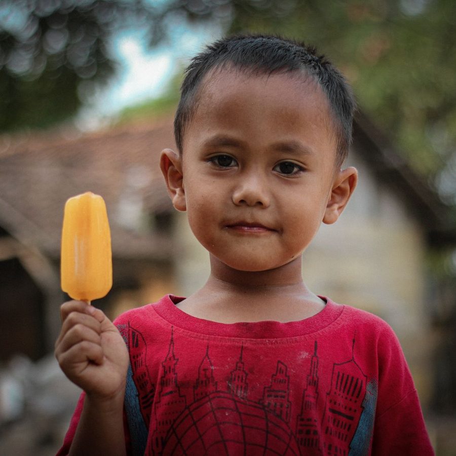 Ananda bermain